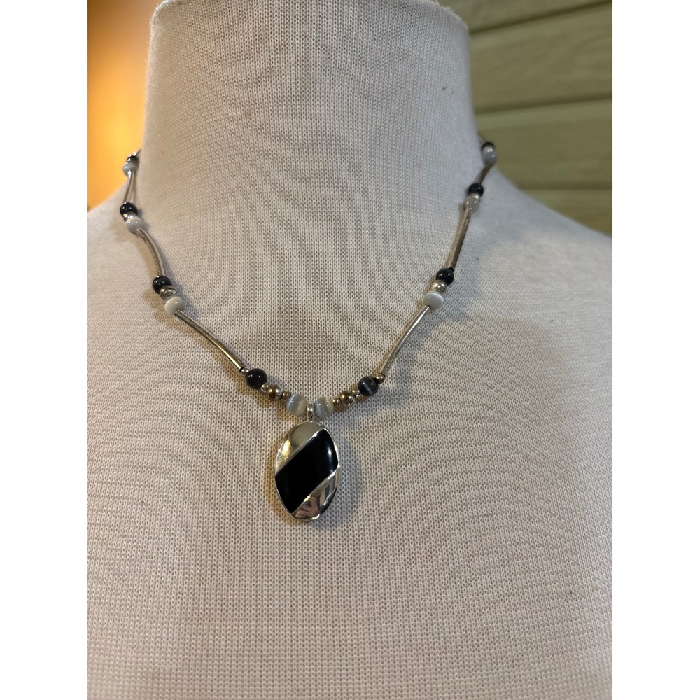 Silver Tone Beaded Necklace Black Oval‎ Pendant Cats Eye Beads Geometric J938